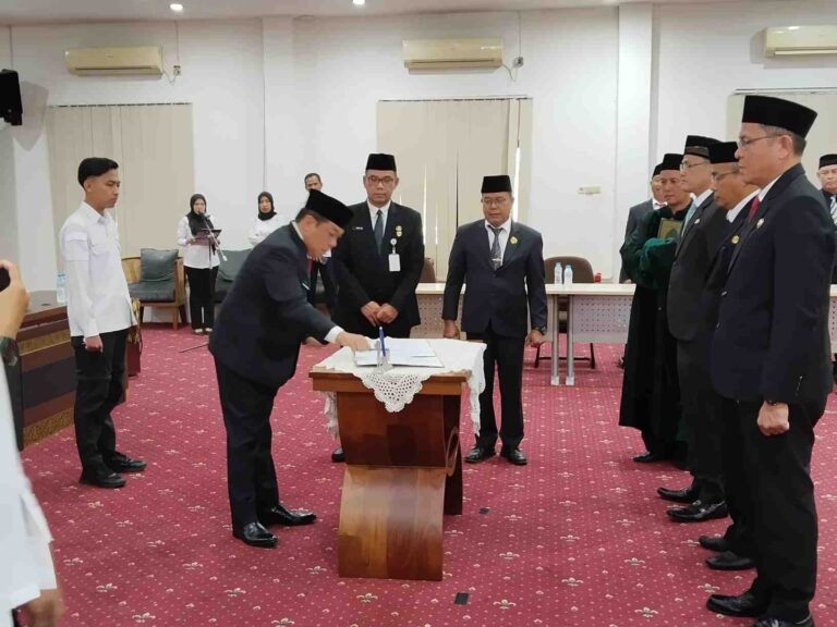Pj Wali Kota Pangkalpinang Lantik Tiga Pejabat Eselon II, Dorong Kinerja dan Pelayanan Publik