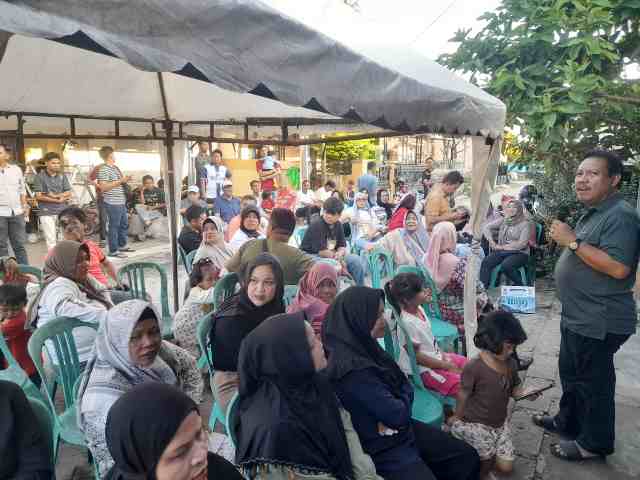 Prof. Udin Janji  Tangani Banjir di Perumahan Graha Artha Saat Dialog Bersama Warga
