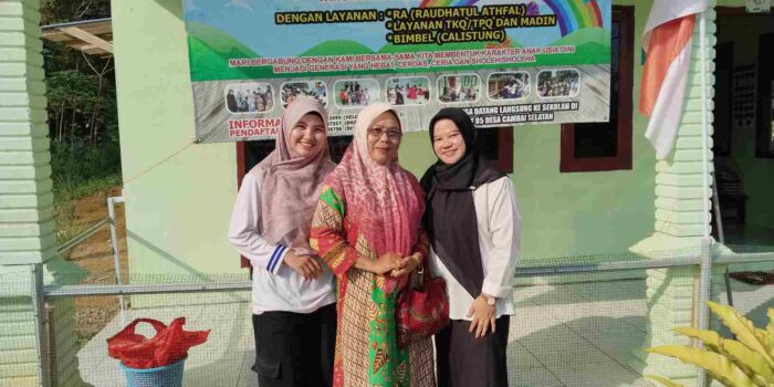Di Tengah Sunyi Semak Belukar, Guru TK Ini Mengajar Tanpa Fasilitas demi Masa Depan Anak Bangsa