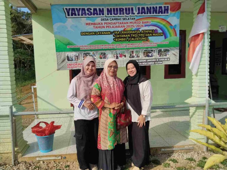 Di Tengah Sunyi Semak Belukar, Guru TK Ini Mengajar Tanpa Fasilitas demi Masa Depan Anak Bangsa