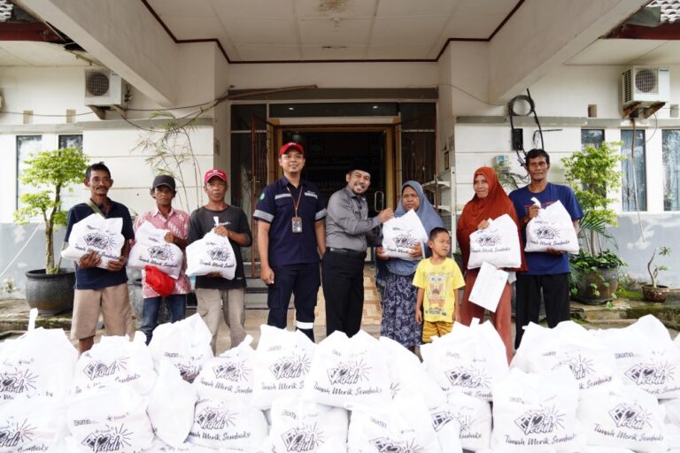 Atasi Stunting, PT Timah Berikan Bantuan Sembako di wilayah Bangka Selatan