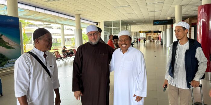 Safari Dakwah Syaikh Syarief Zakaria di Pangkalpinang, Guru Sanad UAS Disambut Prof Udin
