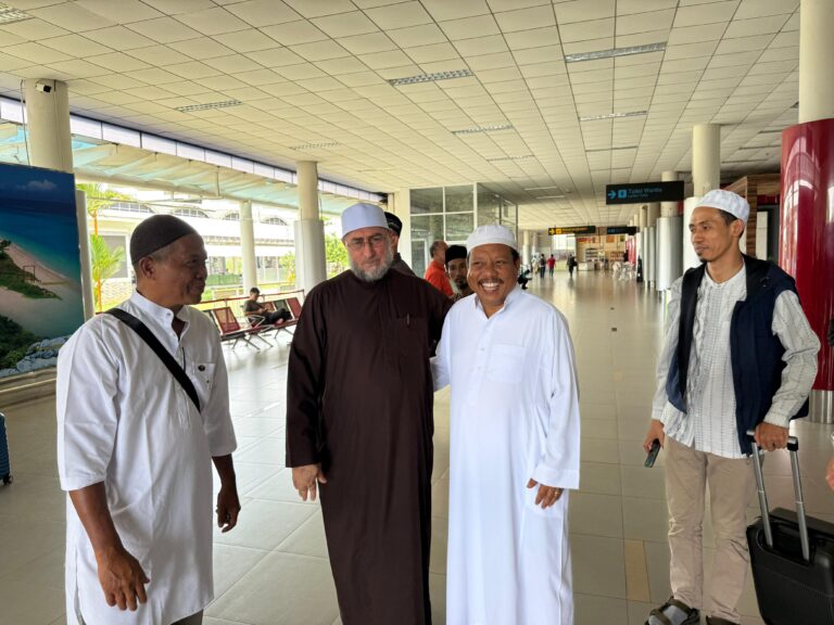 Safari Dakwah Syaikh Syarief Zakaria di Pangkalpinang, Guru Sanad UAS Disambut Prof Udin