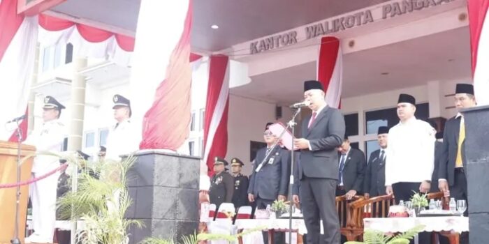 Ketua DPRD Pangkalpinang Abang Herzta Bacakan Teks Proklamasi pada Upacara HUT RI ke-80