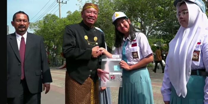  Bupati Gatut Sunu Usai Upacara HUT RI Ke-80, Berikan Hadiah Istimewa yang Lahir Tepat 17 Agustus 