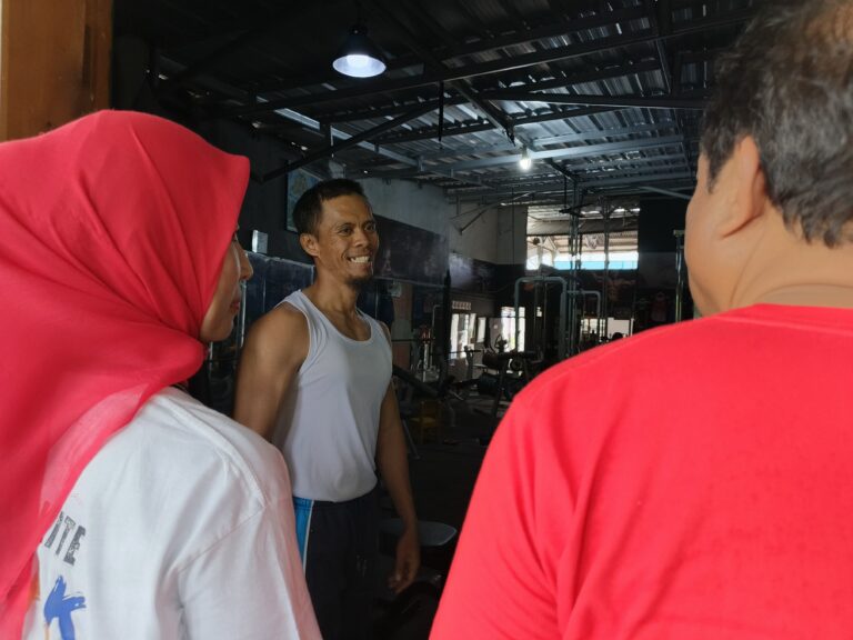 Prof. Udin Blusukan di Gerunggang, Atlet Binaraga Titip Harapan untuk Masa Depan