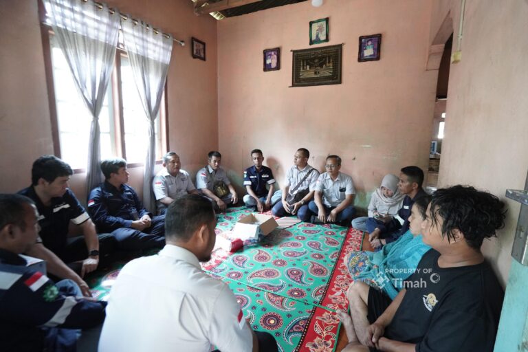 PT Timah Berikan Dukungan Moril Materil dan Santuni Bagi Keluarga Korban Tambang Bangka Barat