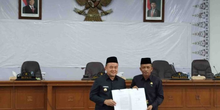 DPRD Bangka Sahkan Dua Perda dan Sampaikan Satu Raperda