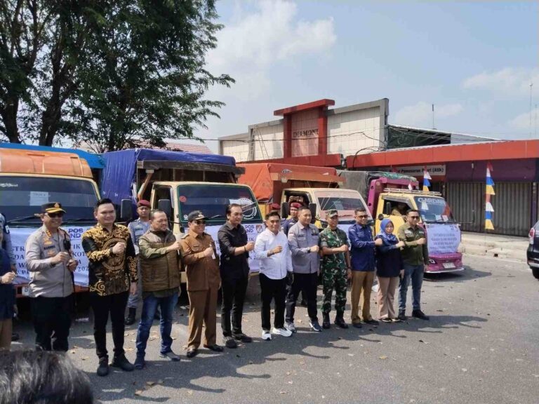 KPU RI Dampingi Pj Wali Kota Pangkalpinang Lepas Distribusi Logistik Pilkada Ulang 2025