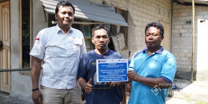 PT Timah Salurkan Bantuan Alat Tangkap untuk Nelayan Tanjung Gunung Bangka Tengah