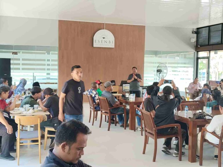 Walikota Terpilih Prof. Udin dan Wakil Walikota Pangkalpinang Cece Dessy Gelar Ramah Tamah Bersama Puluhan Awak Media