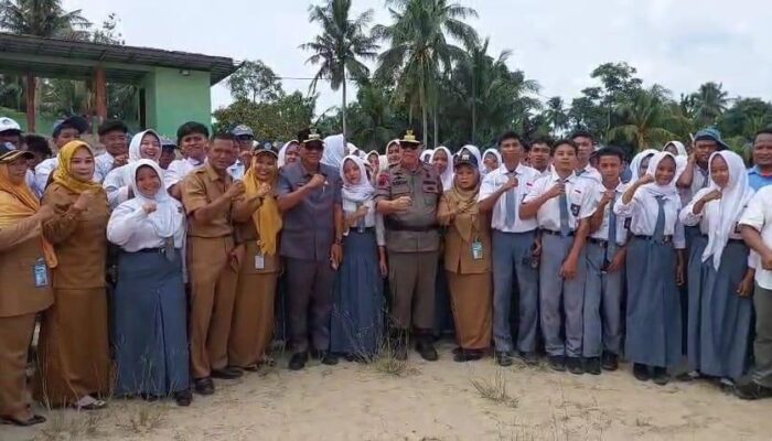 Gubernur Hidayat Arsani Kunjungi SMK Perikanan Selat Nasik, Soroti Masalah Air Bersih dan Kekurangan Guru