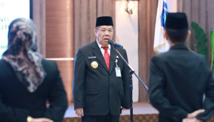 Gubernur Hidayat Lantik 8 ASN Pemprov Babel, Tekankan Integritas dan Profesionalisme