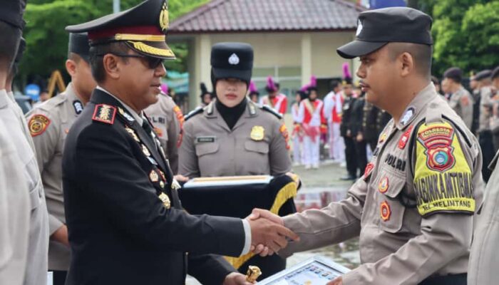 Kapolresta Pangkalpinang Beri Penghargaan kepada Anggota dan Tokoh Masyarakat di Momen Hari Pahlawan