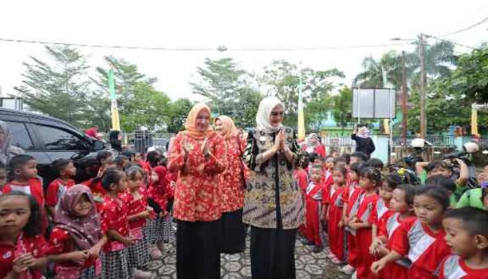 Bunda PAUD Babel Buka Kegiatan DWP Mengajar di TK Negeri Pembina 7 Pangkalpinang