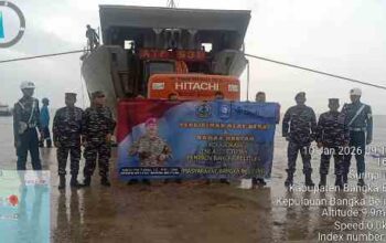 PT TIMAH Tbk dan TNI AL Babel Kirim Alat Berat dan Sembako untuk Korban Bencana Aceh