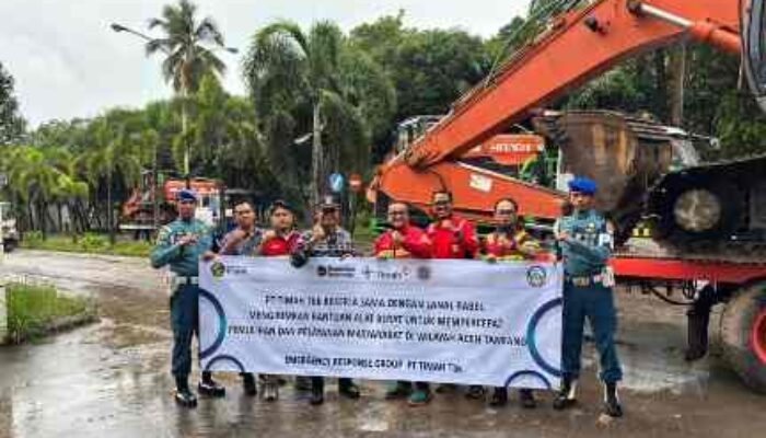 PT TIMAH Tbk dan TNI AL Kirim Lima Unit Alat Berat ke Wilayah Bencana di Sumatera