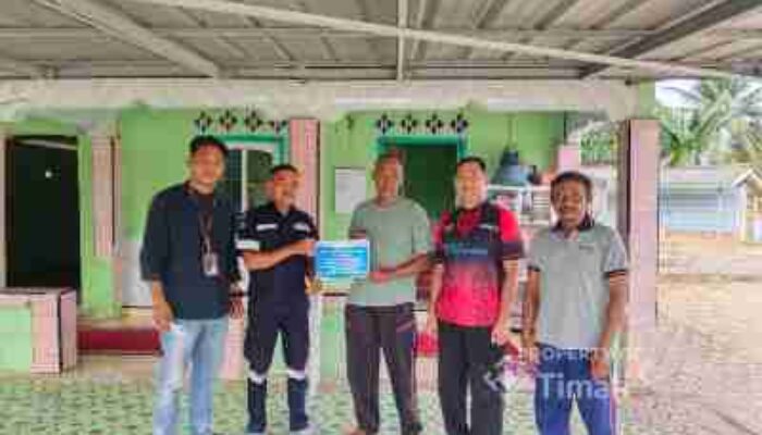 PT TIMAH Salurkan Bantuan untuk Musala Baiturrohman di Desa Keposang