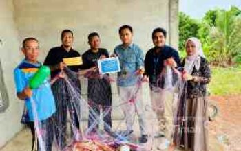 PT TIMAH Serahkan Bantuan Jaring Udang untuk Nelayan Karimun