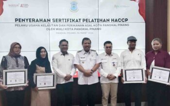 Wali Kota Pangkalpinang Serahkan Sertifikat HACCP, Dorong UMKM Tembus Pasar Global
