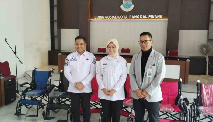 Pemkot Pangkalpinang Salurkan Bantuan Kursi Roda dari CSR Bank Sumsel Babel Syariah