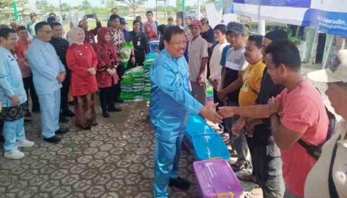 Pemkot Pangkalpinang Salurkan Bantuan untuk Nelayan Ketapang