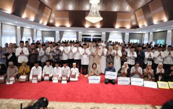 Safari Ramadhan Pemprov Babel, Gubernur Hidayat Arsani Salurkan Bantuan untuk Anak Yatim dan Dhuafa