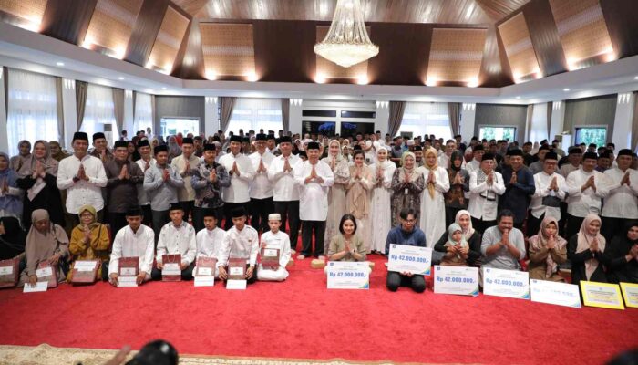Safari Ramadhan Pemprov Babel, Gubernur Hidayat Arsani Salurkan Bantuan untuk Anak Yatim dan Dhuafa
