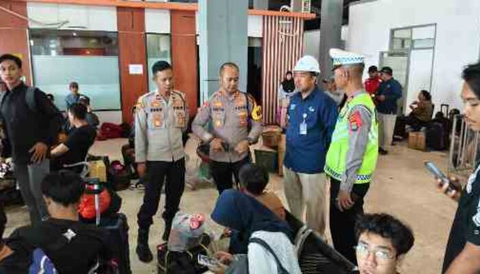 Kapolres Bangka Barat Pastikan Arus Balik Lancar, Pemudik Diminta Manfaatkan Pos Pelayanan