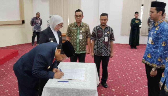 40 CPNS Resmi Dilantik Jadi PNS, Wali Kota Pangkalpinang Tekankan Profesionalisme dan Integritas