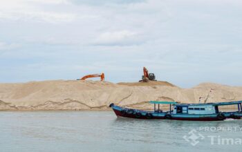 PT TIMAH Bersama Mitra Usaha Keruk Muara Air Kantung, Permudah Akses Nelayan