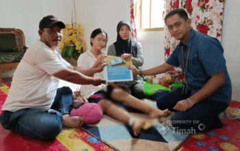 PT TIMAH Bantu Biaya Pengobatan Pelajar Korban Kecelakaan di Karimun