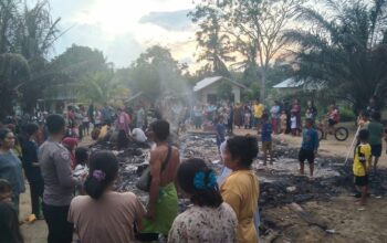 Kebakaran Hanguskan Rumah Warga di Simpang Teritip, Polisi dan Warga Sigap Padamkan Api